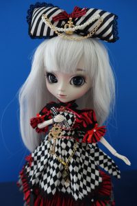 Optical Alice in her Stock-Outfit
