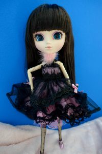 Pullip Clara's dress without sleeves.