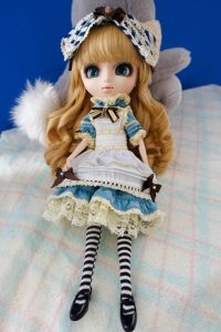 Pullip Classical Alice with all of her accessories.