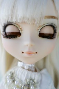 Pullip Nana-chan's eyelids! She is a natural kitten.